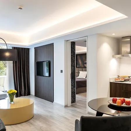 Almond Business Hotel 4*