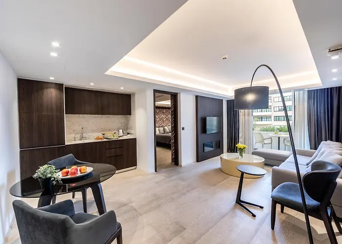 Hotel Almond Business