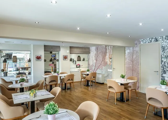 Otel Almond Business