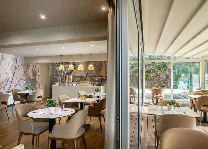 Almond Business Otel 4*