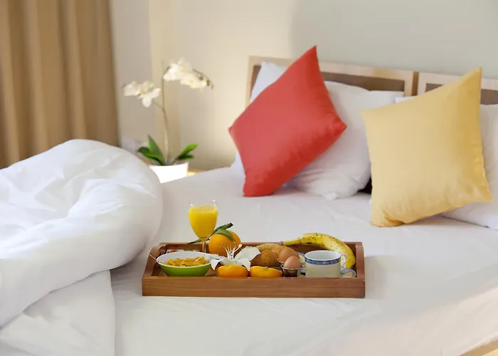 Otel Almond Business