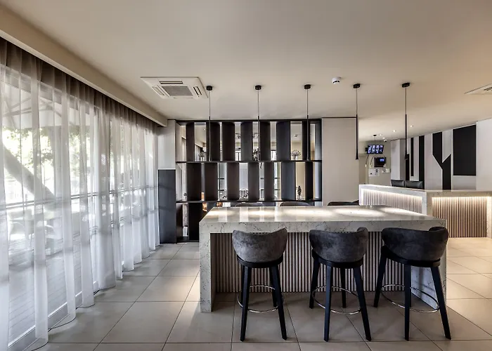 Almond Business Hotel 4*