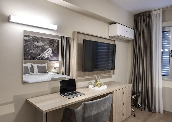 Almond Business Otel 4*