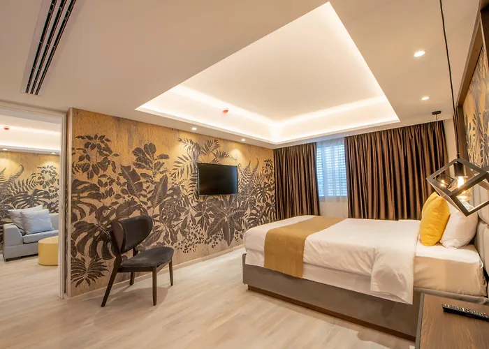 Hotel Almond Business