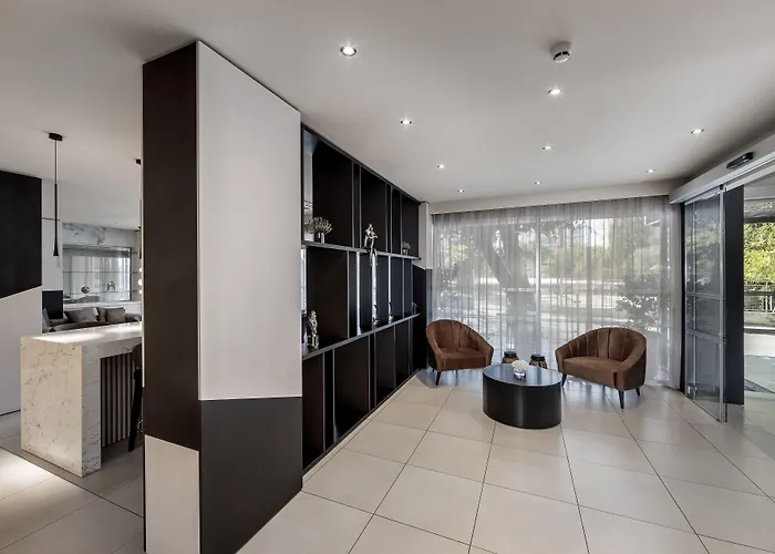 Otel Almond Business 4*