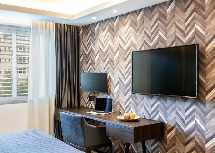 Almond Business Hotel