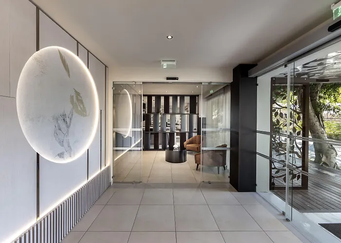 Almond Business Hotel